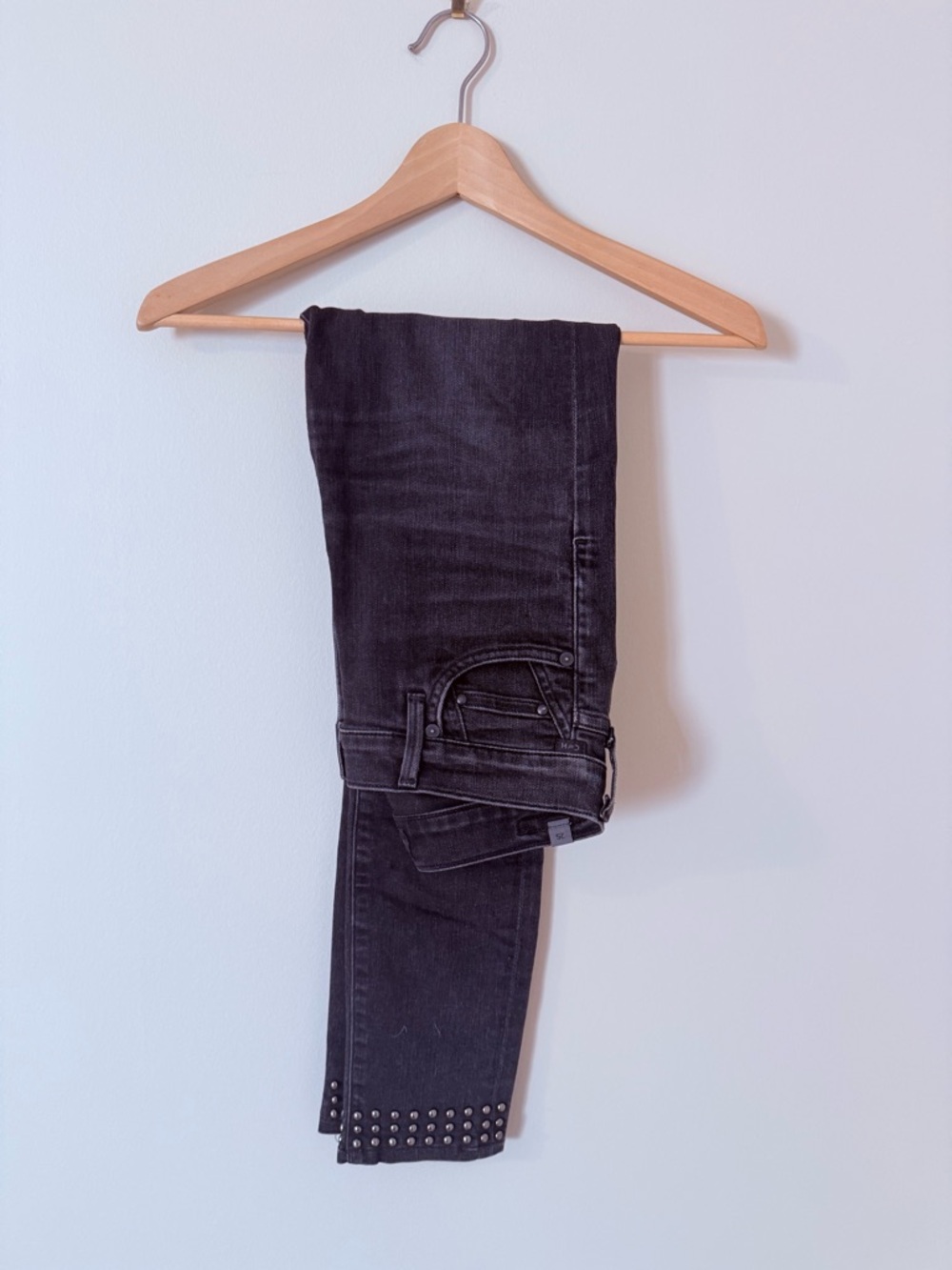 CITIZENS OF HUMANITY • Women’s Black Stud-Hem Skinny Jeans